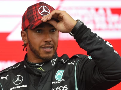 Hamilton on top as Verstappen struggles