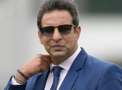 Wasim Akram harassed by fan during Perth Test