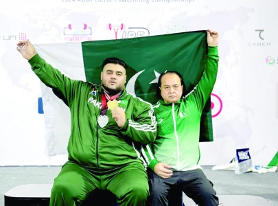 Nooh creates Asian Powerlifting history