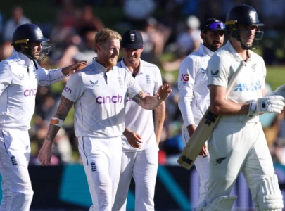 New Zealand dominate with 340-run lead as England struggle in third Test