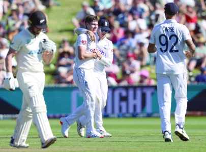 Eng hit back as New Zealand reach 315-9