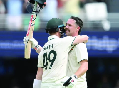 Head, Smith put Aus in control