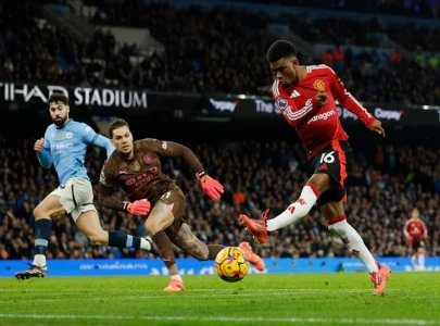 Man United stun City with two quick goals to claim derby win