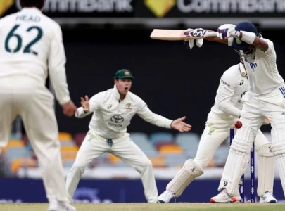 India struggle at 51-4 as rain disrupts third Australia Test