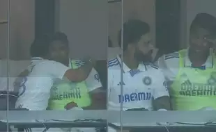 Virat Kohli Shares Heartfelt Embrace With Emotional Ashwin In Indian Dressing Room;  Before Retirement Announcement - Watch