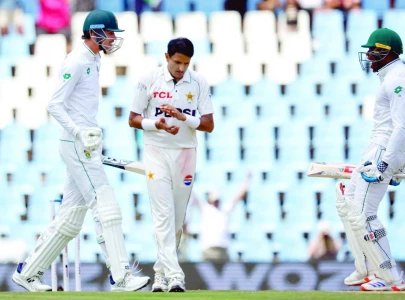 SA edge Pak in thrilling first Test