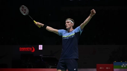 Olympic champ Axelsen equals record